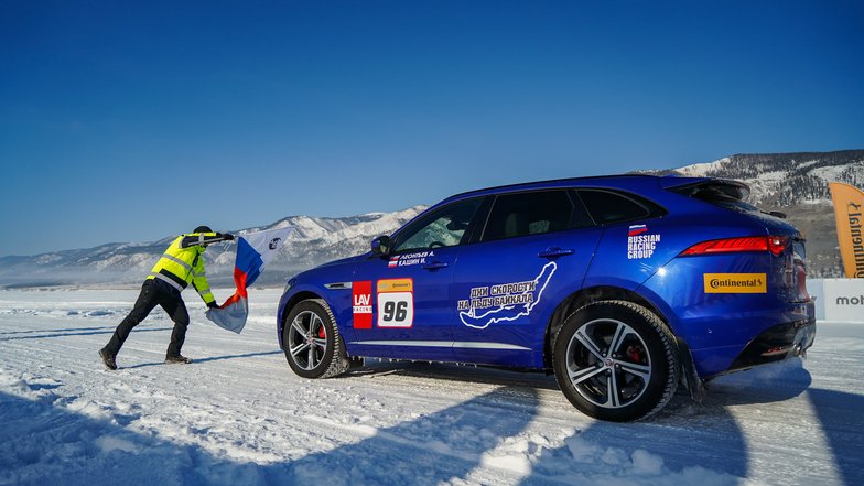 slide image for gallery: 25889 | Jaguar F-Pace