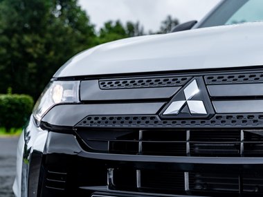 slide image for gallery: 26466 | Mitsubishi Outlander