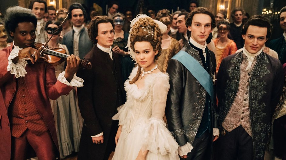 Эмилия Шуле в сериале «Мария-Антуанетта» Эмилия Шуле в сериале «Мария-Антуанетта»