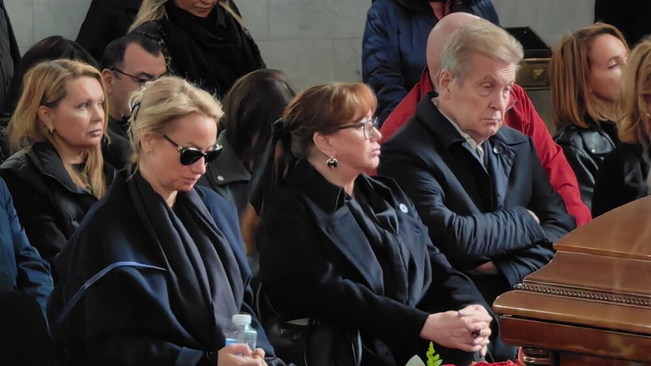 Лев Лещенко на прощании с Вячеславом Добрыниным Лев Лещенко на прощании с Вячеславом Добрыниным