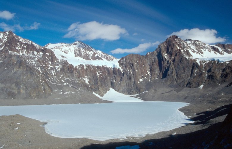 Озеро Унтерзее, где найдены эти бактерии, находится в 100 км от антарктической станции Новолазаревская. Фото: Wilfried Bauer/Wikimedia Commons