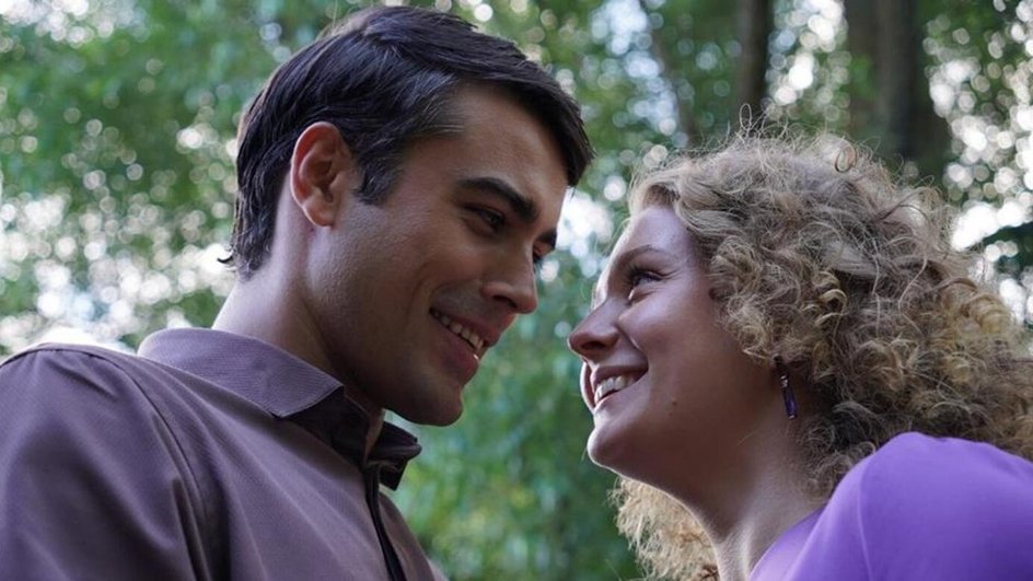 Евдокия Лаврухина и Кирилл Дыцевич в сериале «Счастье на паузе» Евдокия Лаврухина и Кирилл Дыцевич в сериале «Счастье на паузе»
