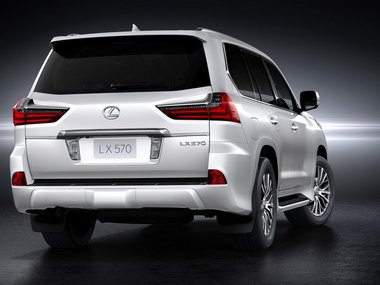 slide image for gallery: 17381 | Lexus LX 570