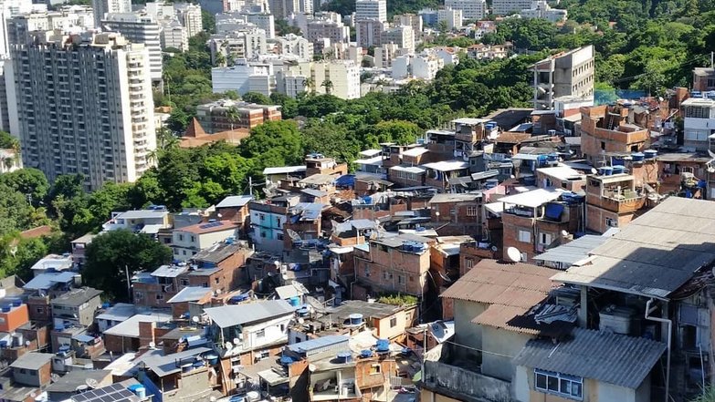 Лидером по численности населения фавел является Рио-де-Жанейро.