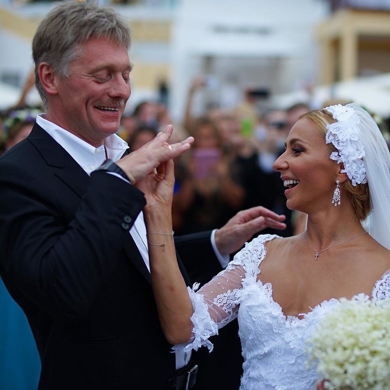 Навка и Песков поженились 1 августа в Сочи, однако на днях дочка пресс-секретаря президента России заявила, что никакого бракосочетания на самом деле не было
