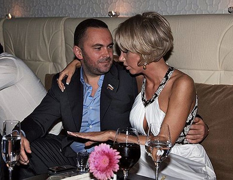 Маша Малиновская и Денис Давитиашвили тайно расписались в 2008 году.