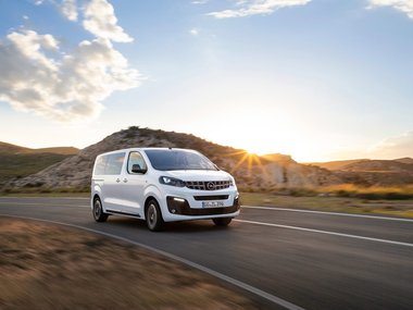 slide image for gallery: 24018 | Opel Zafira Life