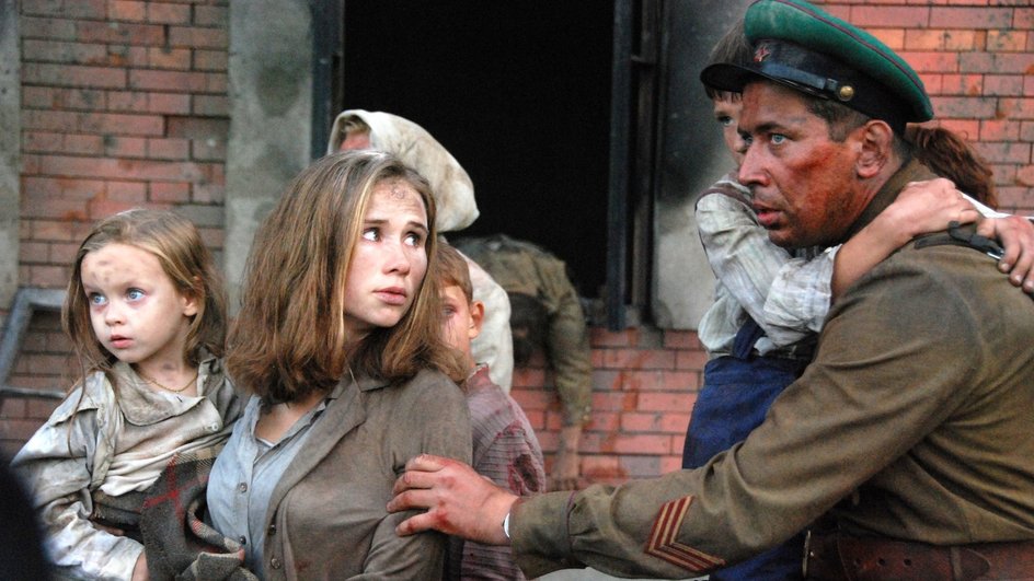Вероника Никонова и Андрей Мерзликин в фильме «Брестская крепость» Вероника Никонова и Андрей Мерзликин в фильме «Брестская крепость»