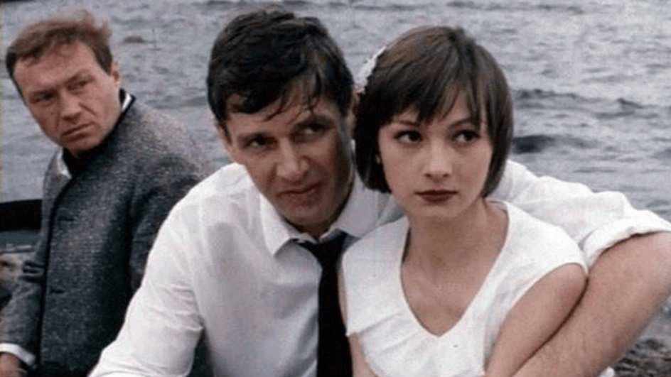 Ксения Качалина и Александр Абдулов в фильме «Над темной водой» Ксения Качалина и Александр Абдулов в фильме «Над темной водой»
