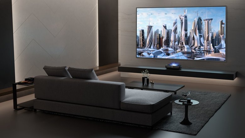 Внешний вид телевизоров характеризуют элементы дизайна в стиле современных архитектурных сооружений. Верхняя панель имеет изящную форму с мягкими изогнутыми линиями. Фото: Hisense 