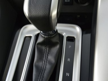 slide image for gallery: 17194 | Mitsubishi Pajero Sport салон