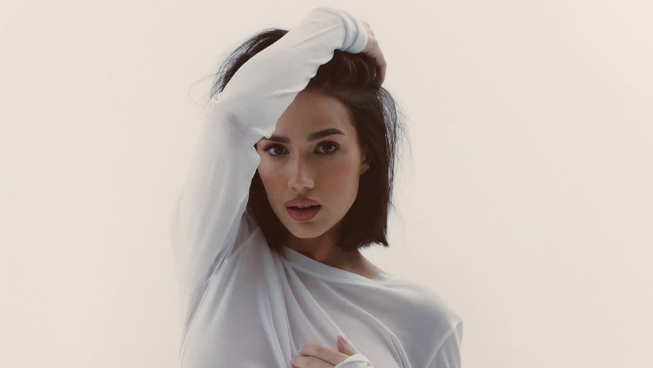 Алина Загитова на фотосессии Алина Загитова на фотосессии