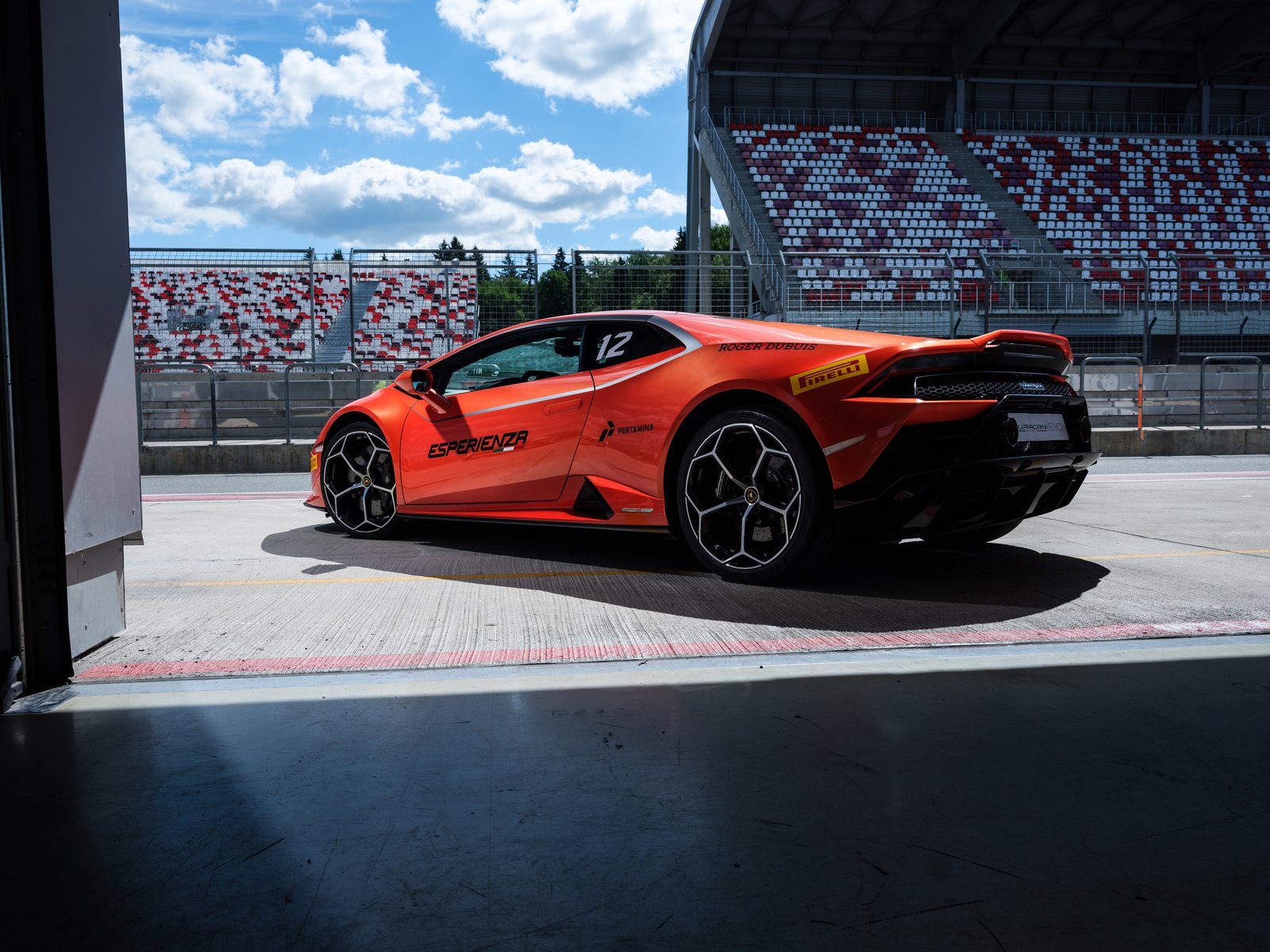 На что способен Lamborghini Huracan Evo (и сколько он стоит)