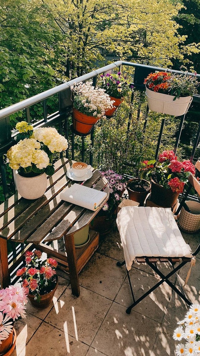 Для вдохновения: 7 идеальных примеров оформления летнего балкона