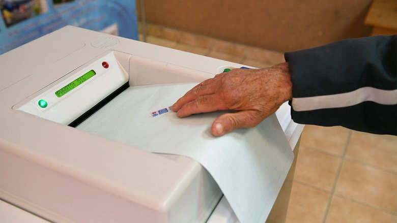 Процесс голосования с помощью КОИБ в России. Фото: РИА