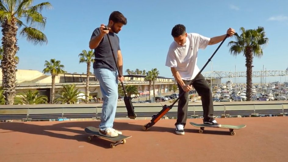 В Испании придумали электрическую палку для скейтбордистов