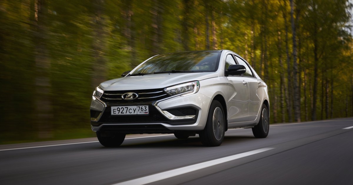 “First Look: Review of the New Lada Vesta with Yandex Integration and Interior Upgrades”