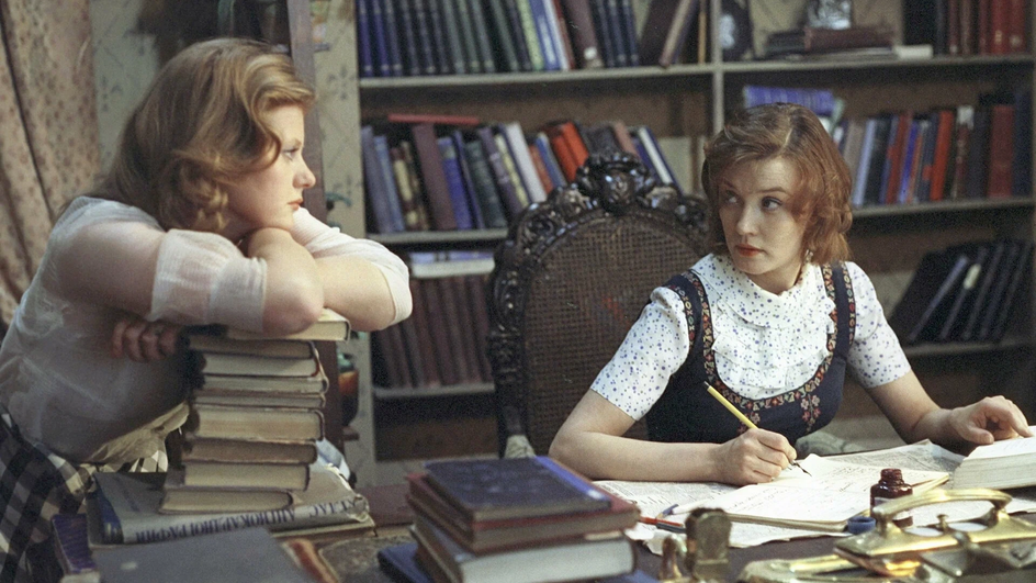 Ирина Муравьева и Вера Алентова в фильме «Москва слезам не верит» Ирина Муравьева и Вера Алентова в фильме «Москва слезам не верит»