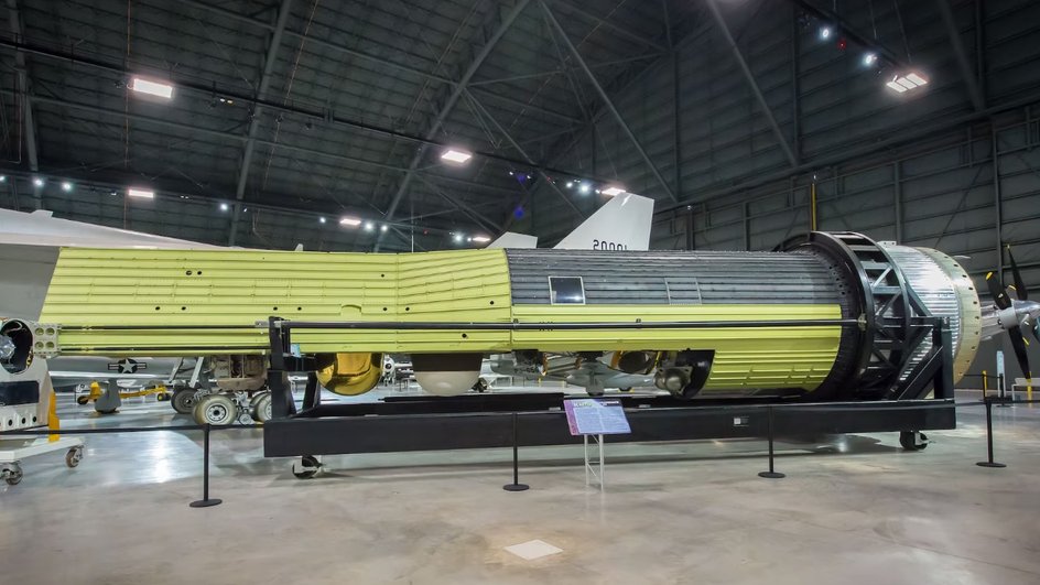 Спутник KH-9 на выставке в Космической галерее Национального музея ВВС США в Дейтоне, штат Огайо