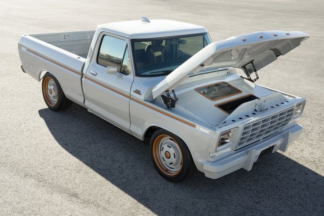 All-electric Ford F-100 Eluminator concept truck_05.jpeg