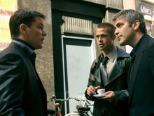 Джордж Клуни и Брэд Питт в фильме «12 друзей Оушена»