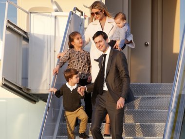 Slide image for gallery: 6819 | Иванка Трамп с мужем Джаредом Кушнером и тремя своими детьми