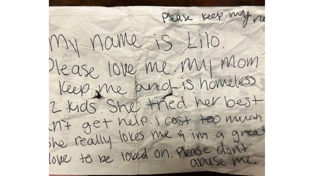 В записке хозяйка Лило просит не обижать собаку и найти ей новую семью