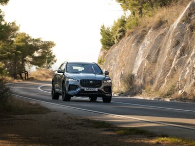 slide image for gallery: 26575 | Jaguar F-Pace
