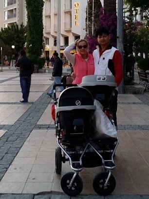 Slide image for gallery: 3913 | Комментарий «Леди Mail.Ru»: Камалия и Мохаммед Захур отправились с детьми на отдых в теплые края