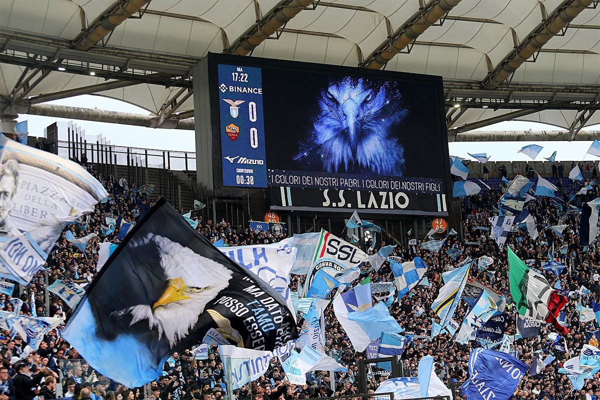 Фанаты итальянского «Лацио» посвятили баннер жертвам теракта в «Крокусе»