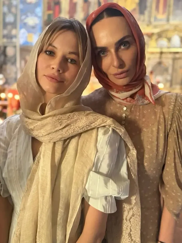 Светлана Устинова и Екатерина Варнава Светлана Устинова и Екатерина Варнава