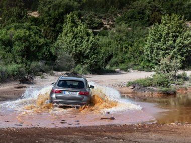 slide image for gallery: 24163 | Mercedes-Benz GLC
