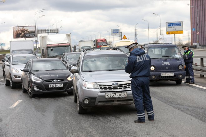 Проверка пропусков у автомобилистов на въездах в Москву 15 апреля