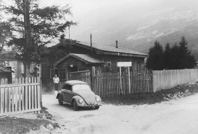 Офис был переведен в Гмюнд в 1944 году из-за участившихся бомбардировок Штутгарта. Он разместился в бараках, которые существуют и по сей день и используются австрийским клубом Porsche 356 в качестве клуба.