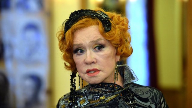 Вера Алентова в спектакле «Апельсины & лимоны» Вера Алентова в спектакле «Апельсины & лимоны»
