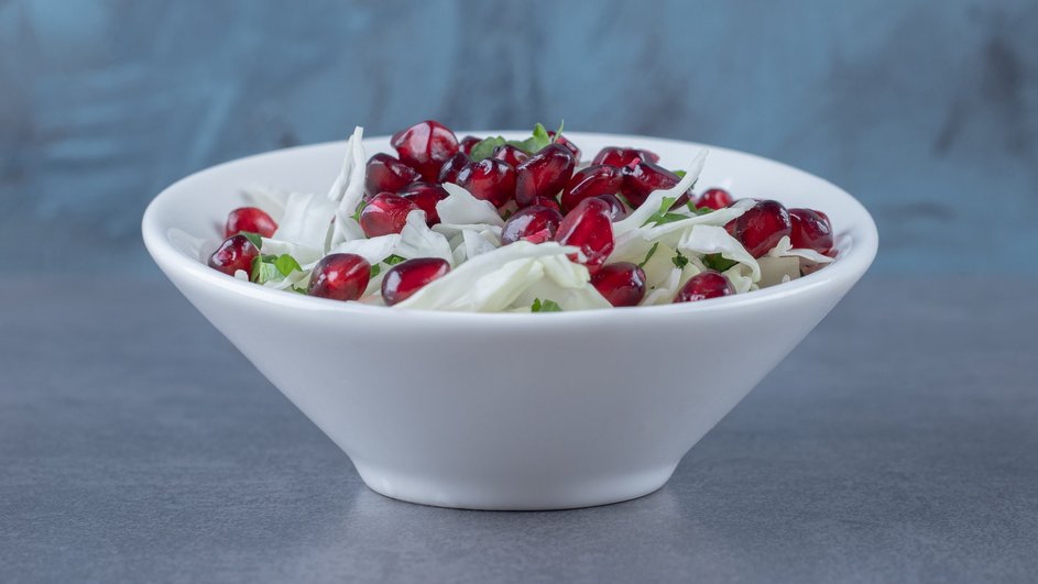Капустный салат с апельсином и гранатом Капустный салат с апельсином и гранатом