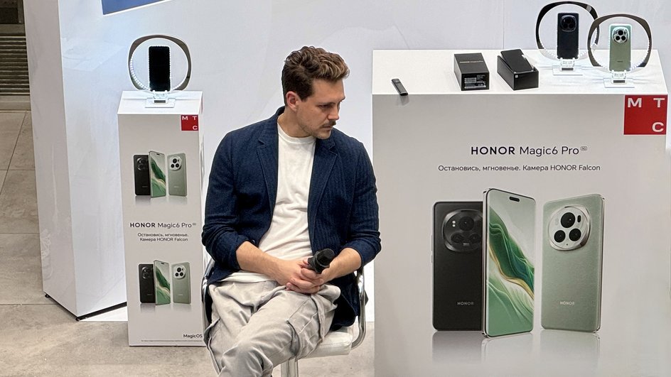 Милош Бикович представил флагманский смартфон HONOR Magic6 Pro в России