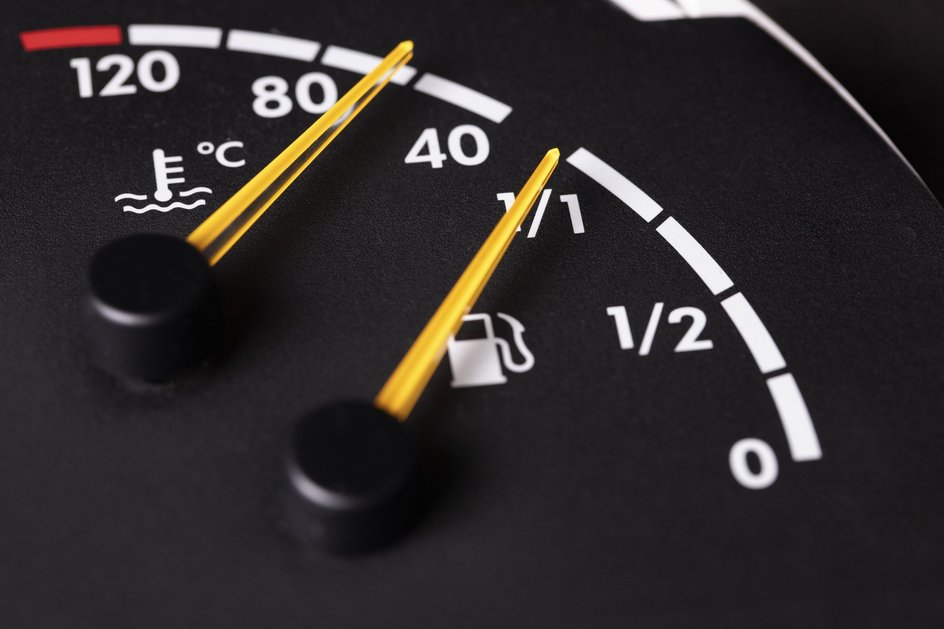 Показатель уровня топлива и температуры в автомобиле