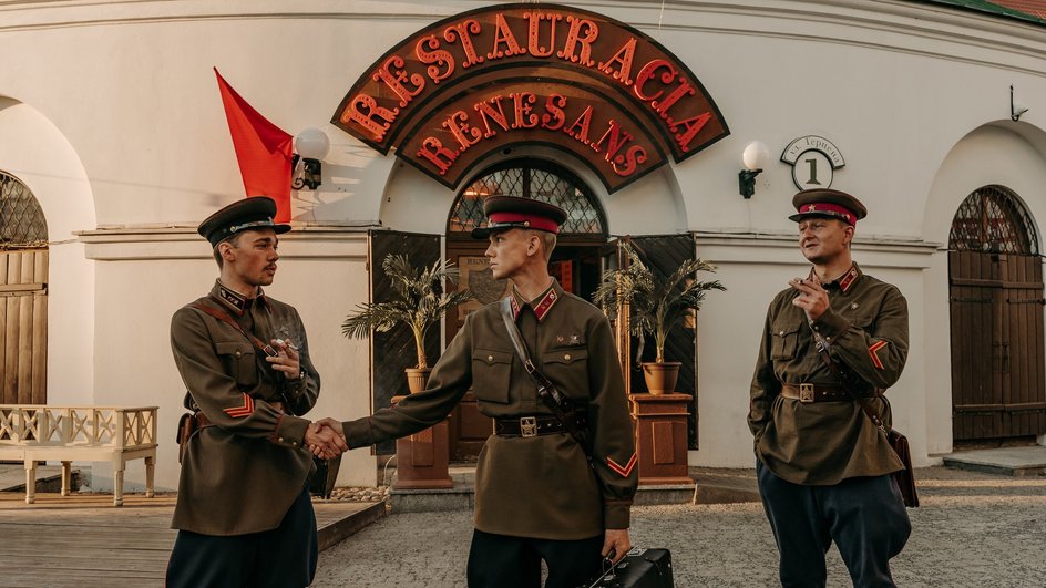 Владислав Миллер на съемках фильма «В списках не значился»