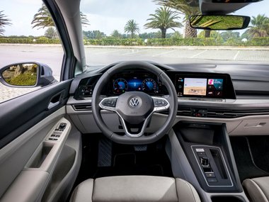 slide image for gallery: 25433 | Volkswagen Golf