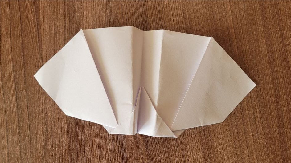 1. Простой самолетик из бумаги А4