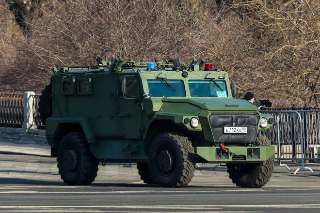 У ФСО появился новейший броневик с лебедкой: фото