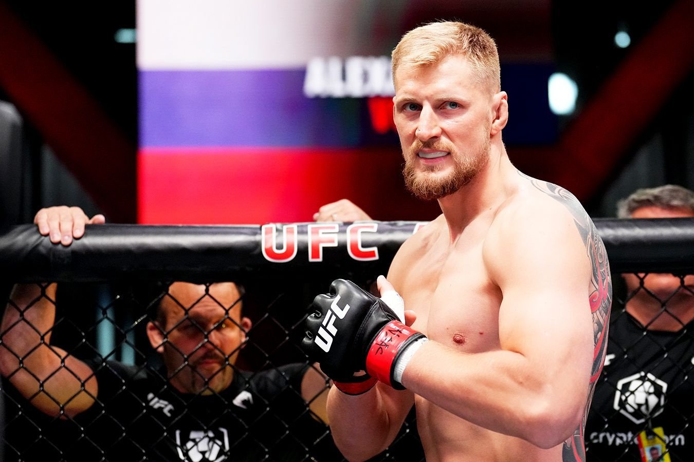 Александр Волков проведёт реванш против Сириля Гана на турнире UFC 308 в Абу-Даби