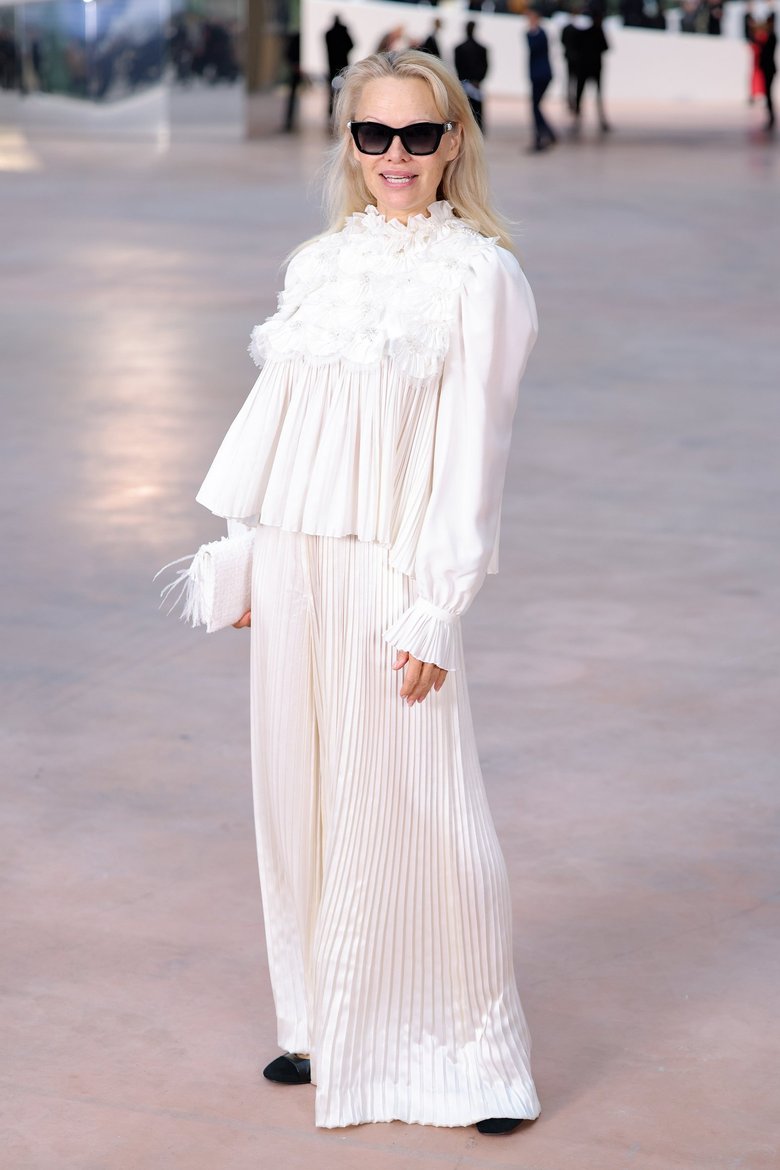 Памела Андерсон на показе Chanel Haute Couture весна-лето 2025 Памела Андерсон на показе Chanel Haute Couture весна-лето 2025