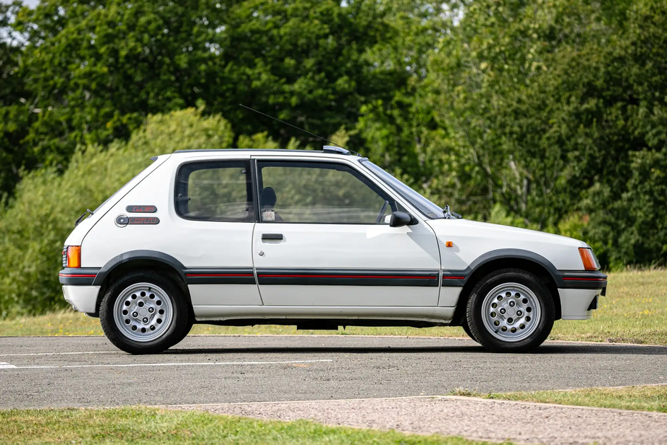 Peugeot 205 GTi 1989 года