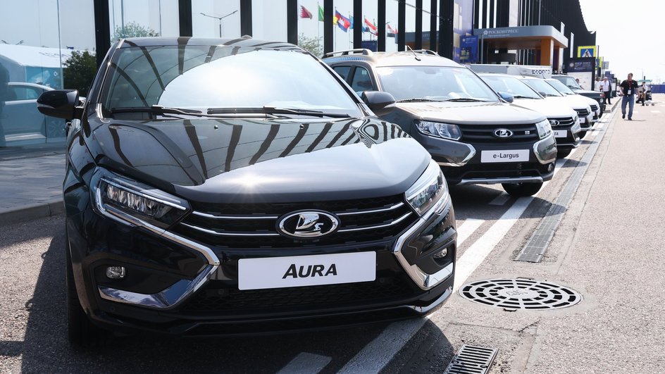 оссия. Санкт-Петербург. Автомобиль Lada Vesta Aura во время XXVI Петербургского международного экономического форума на территории конгрессно-выставочного центра "Экспофорум"