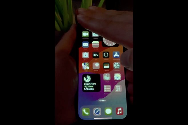 Флуоресцентный iPhone покорил пользователей