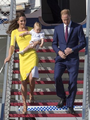 Slide image for gallery: 14414 | Желтое платье от Roksanda Ilincic. Кейт заявила о своей любви к ярким цветам в одежде еще в 2014 году, во время поездки в Австралию с принцем Уильямом.