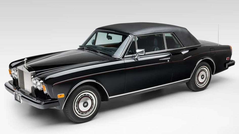 «Рекордный» Rolls-Royce легенды хоккея Уэйна Гретцки пустят с молотка. В США появился в продаже знаковый автомобиль: Rolls-Royce Corniche, который вручили форварду Уэйну Гретцки в память о том, что он забил наибольшее количество голов в истории НХЛ. «Рекордный» Rolls-Royce легенды хоккея Уэйна Гретцки пустят с молотка. В США появился в продаже знаковый автомобиль: Rolls-Royce Corniche, который вручили форварду Уэйну Гретцки в память о том, что он забил наибольшее количество голов в истории НХЛ.