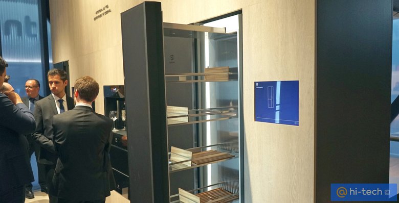 «Всесторонний» холодильник. / Фото – Hi-Tech Mail.Ru